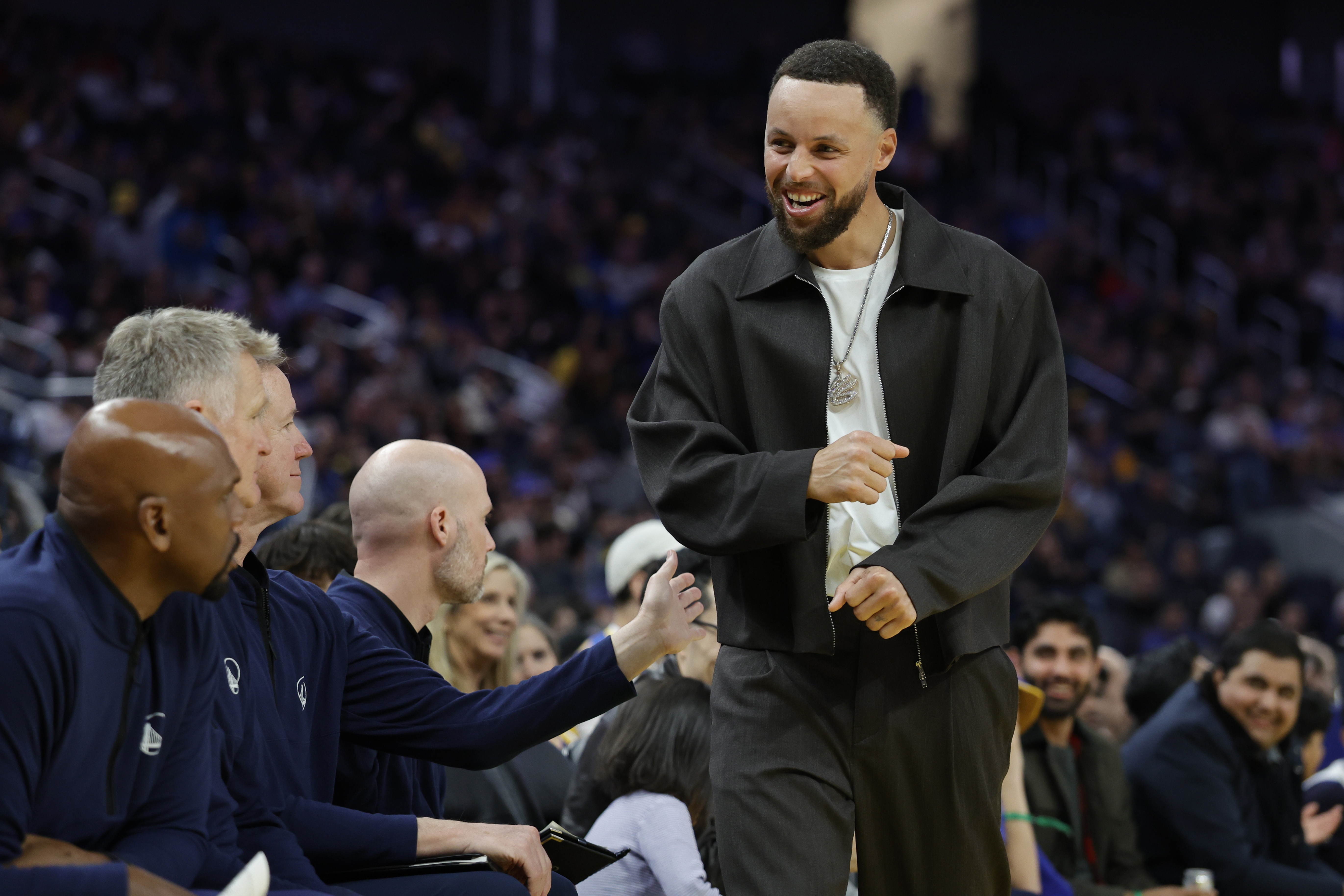 狗子28app下载-科尔：我不完全确定库里周一是否复出 但不排除这种可能性