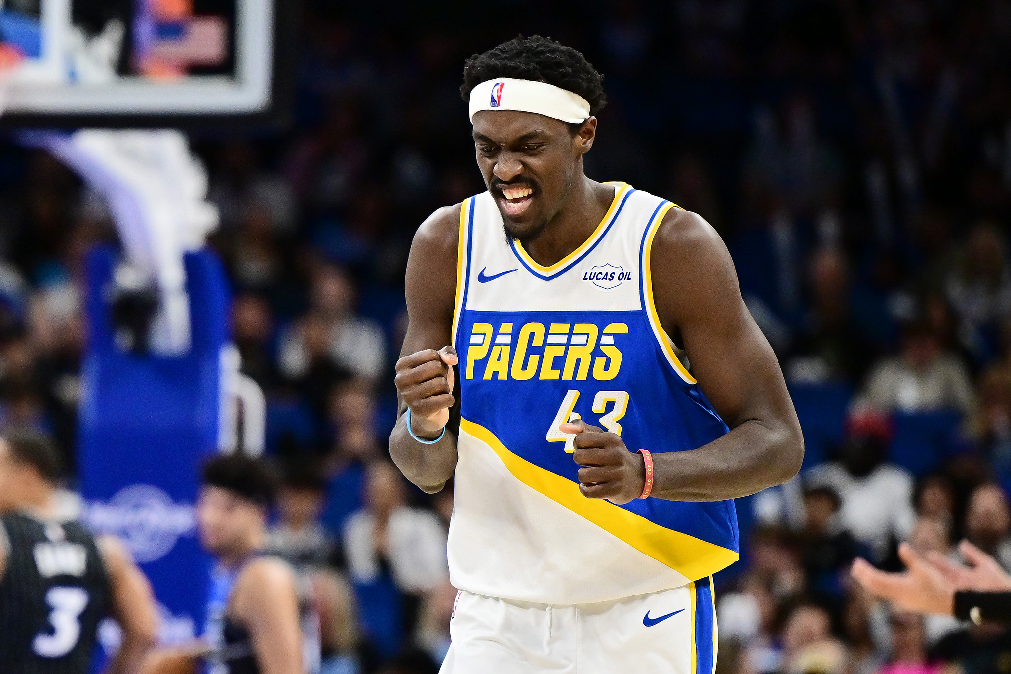 狗子28官网-西亚卡姆37+6班凯罗39+6 步行者险胜魔术终结16连败