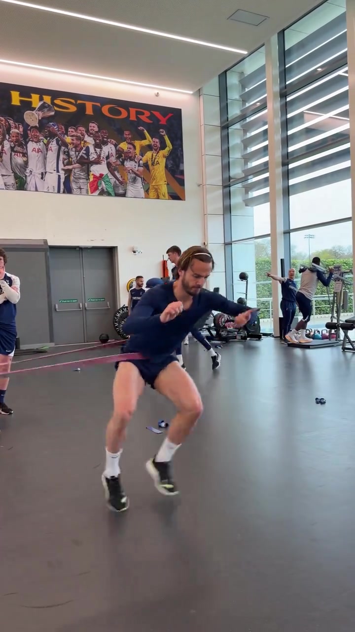 狗子28官网-季前赛遭ACL！麦迪逊更新恢复训练视频，两腿肌肉差距明显引热议